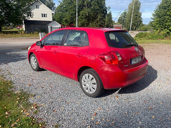 Toyota Auris 7 of 10
