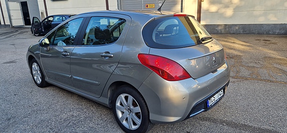 Peugeot 308 4 of 7