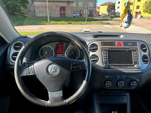 Volkswagen Tiguan 9 of 14