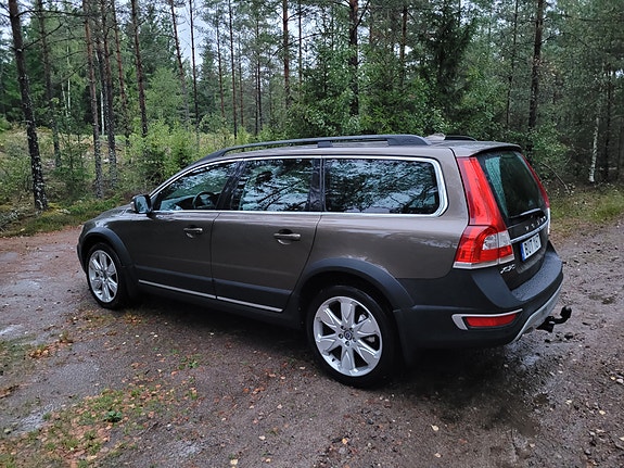 Volvo XC70 2 of 4