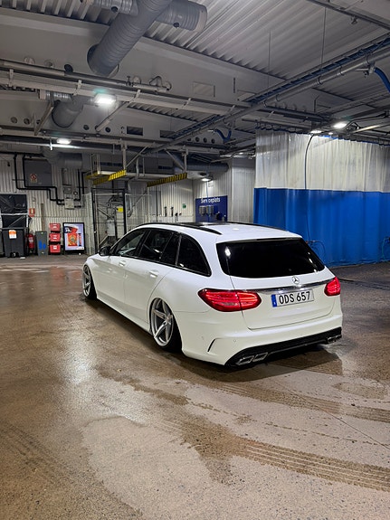 Mercedes-Benz C220 3 of 6