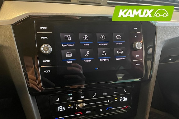 Volkswagen Passat 18 of 26