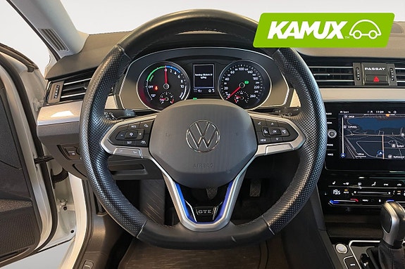 Volkswagen Passat 13 of 26