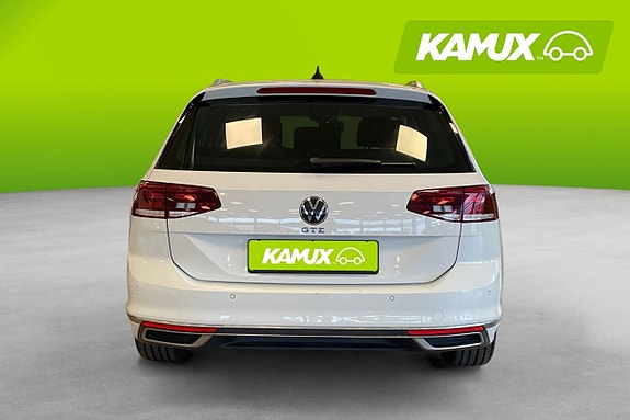 Volkswagen Passat 5 of 26