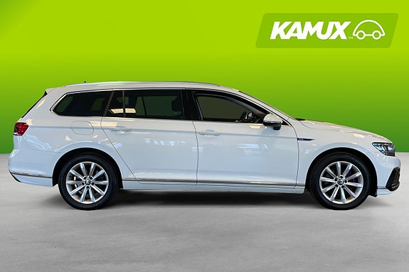 Volkswagen Passat 2 of 26
