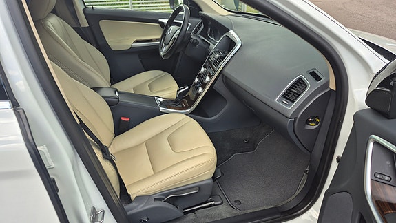 Volvo XC60 8 of 9