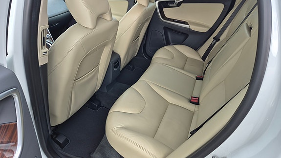 Volvo XC60 7 of 9