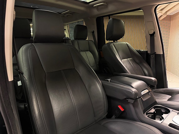 Land Rover Discovery 24 of 30