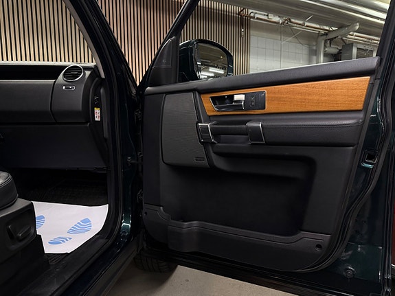 Land Rover Discovery 26 of 30