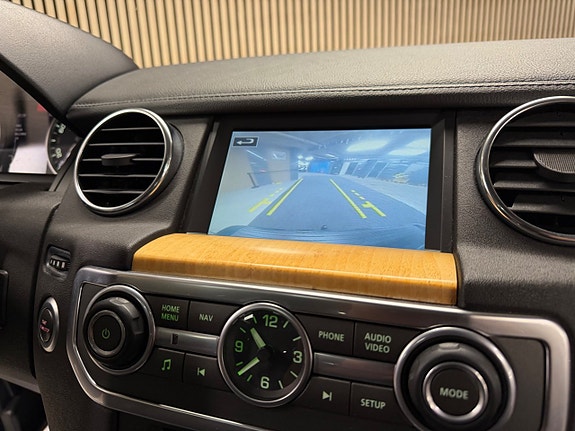 Land Rover Discovery 21 of 30