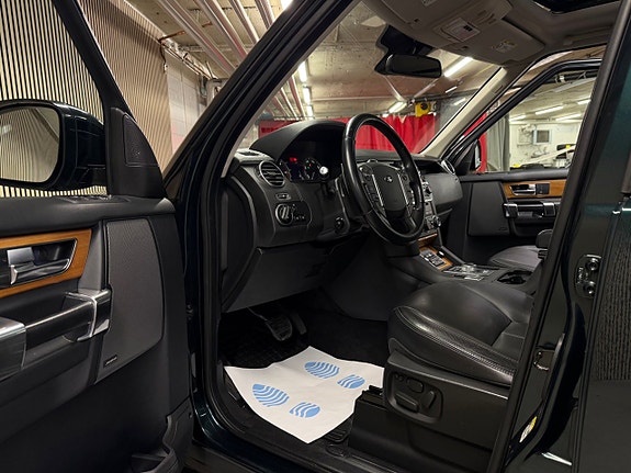 Land Rover Discovery 16 of 30