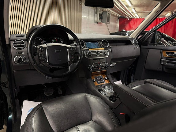 Land Rover Discovery 17 of 30