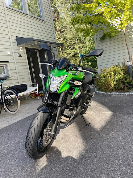 Kawasaki Ninja ER-6N låga mil 2 of 9