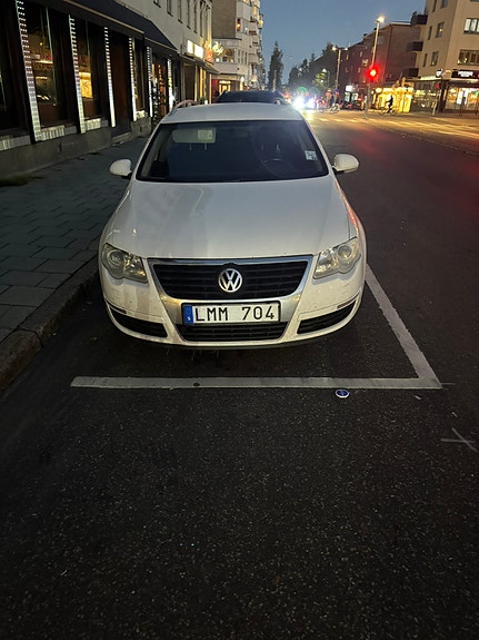 Volkswagen Passat 2 of 4