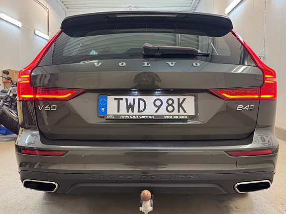 Volvo V60 Cross Country 8 of 30
