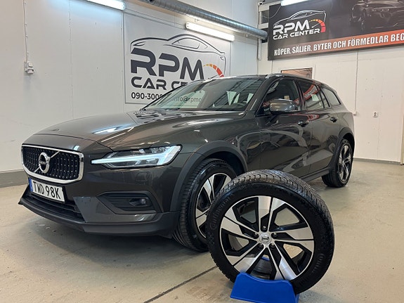 Volvo V60 Cross Country 3 of 30