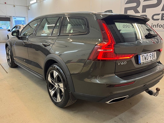 Volvo V60 Cross Country 6 of 30