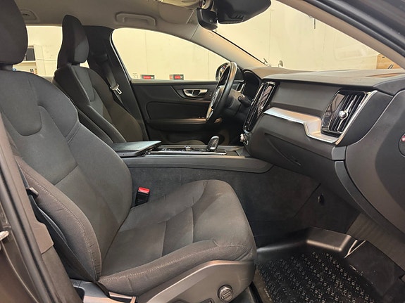 Volvo V60 Cross Country 21 of 30