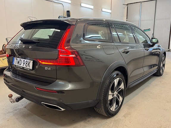 Volvo V60 Cross Country 7 of 30