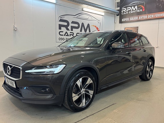 Volvo V60 Cross Country 4 of 30