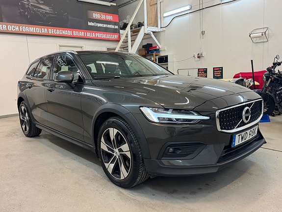 Volvo V60 Cross Country 2 of 30