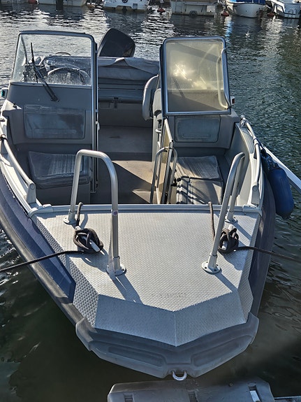 Motorbåt Buster Magnum / Motorboat for sale - 671 RunHrs 3 of 12