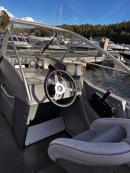 Motorbåt Buster Magnum / Motorboat for sale - 671 RunHrs 4 of 12