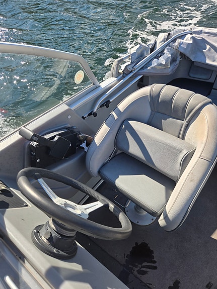 Motorbåt Buster Magnum / Motorboat for sale - 671 RunHrs 8 of 12