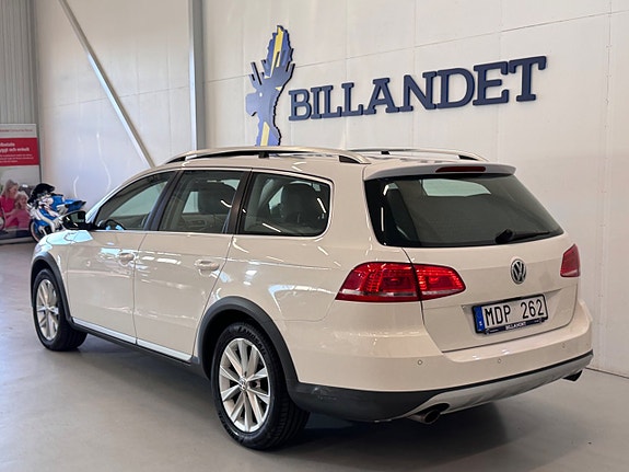 Volkswagen Passat Alltrack 4 of 28