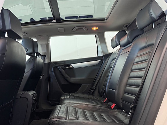 Volkswagen Passat Alltrack 17 of 28