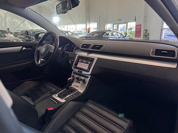 Volkswagen Passat Alltrack 12 of 28