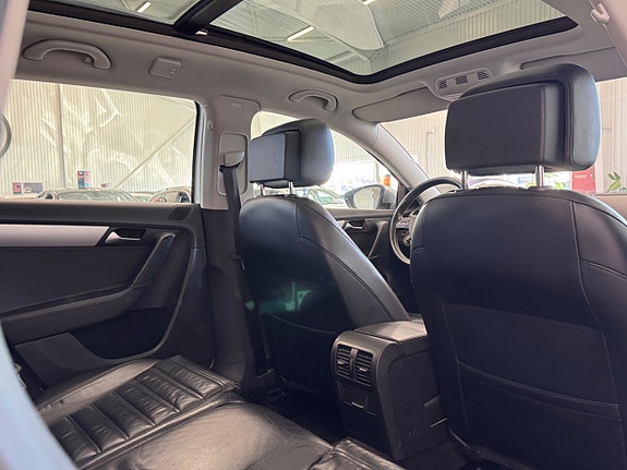 Volkswagen Passat Alltrack 16 of 28