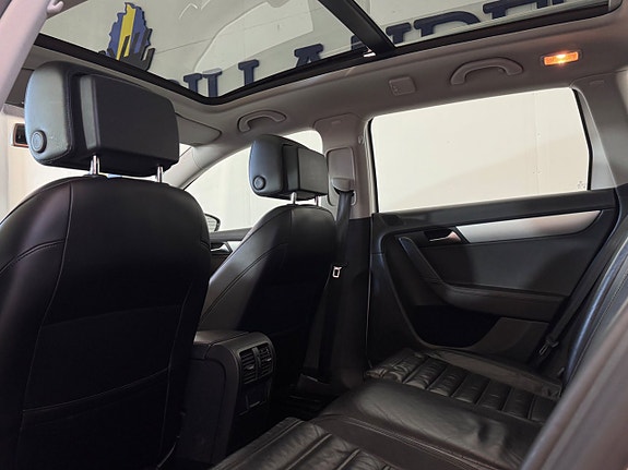 Volkswagen Passat Alltrack 15 of 28