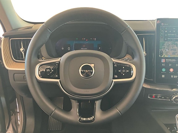 Volvo XC60 10 of 13
