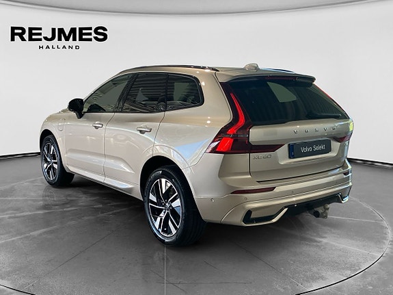 Volvo XC60 2 of 13