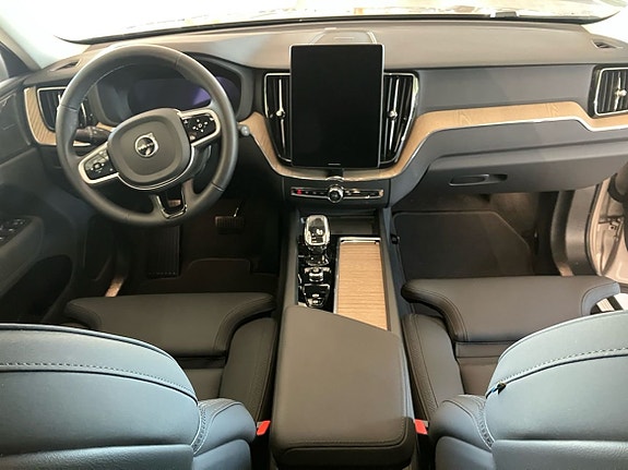Volvo XC60 5 of 13