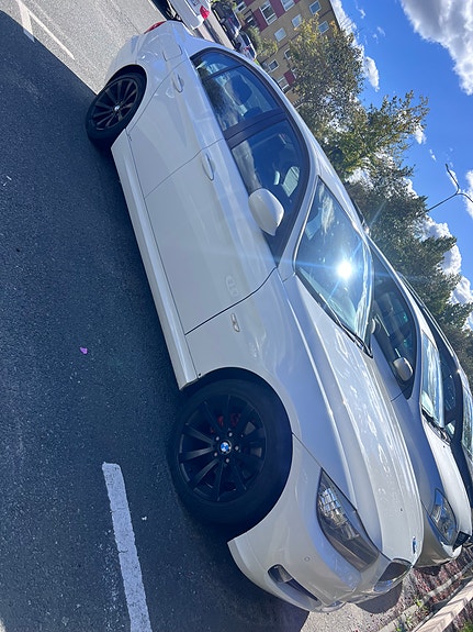 BMW 318d 2 of 5