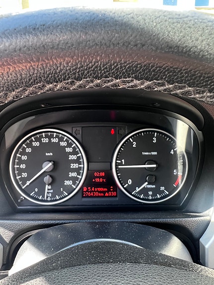 BMW 318d 4 of 5