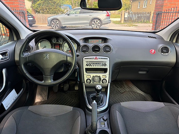 Peugeot 308 3 of 5