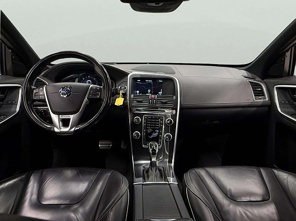 Volvo XC60 11 of 25