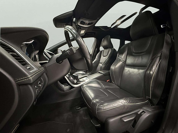 Volvo XC60 12 of 25