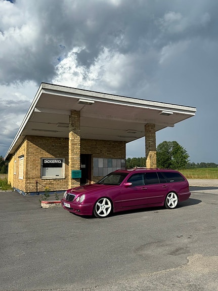 Mercedes-Benz E270 3 of 3