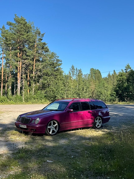 Mercedes-Benz E270 2 of 3