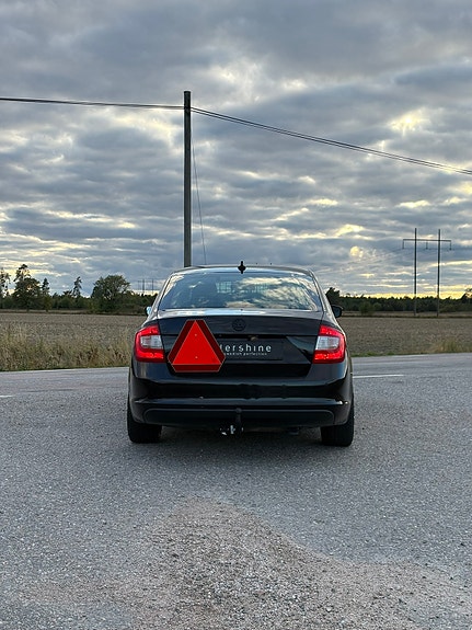 Skoda Rapid 3 of 9