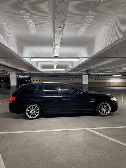 BMW 520d 2 of 10