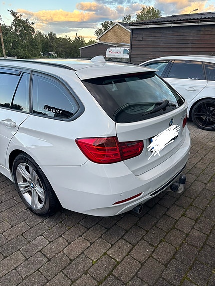 BMW 320d 4 of 5