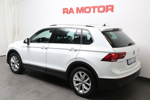 Volkswagen Tiguan 4 of 26