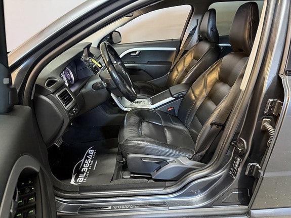 Volvo V70 2 of 20