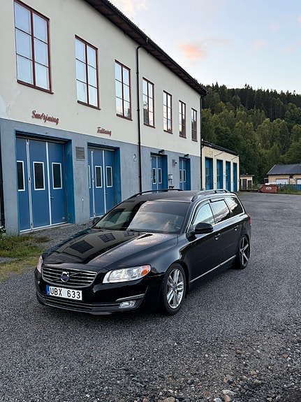 Volvo V70 3 of 3