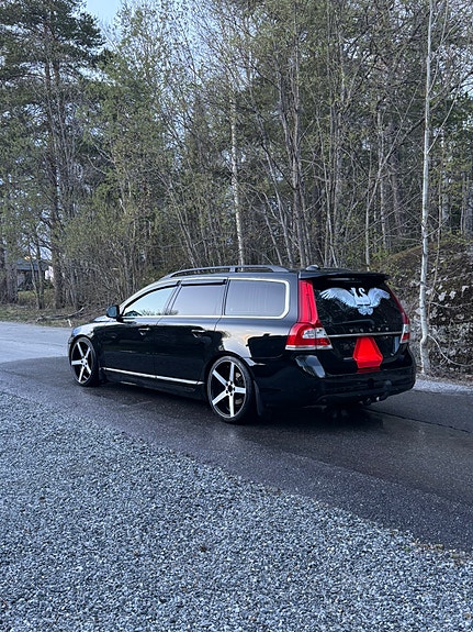 Volvo V70 2 of 3